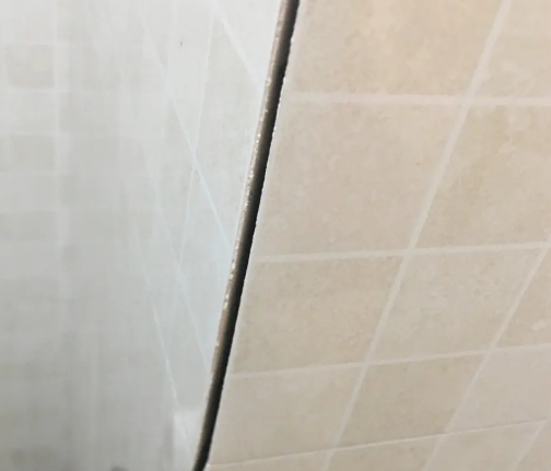 交城瓷砖空鼓维修公司分享阳台瓷砖脱落的修复过程可以分为以下几个步骤