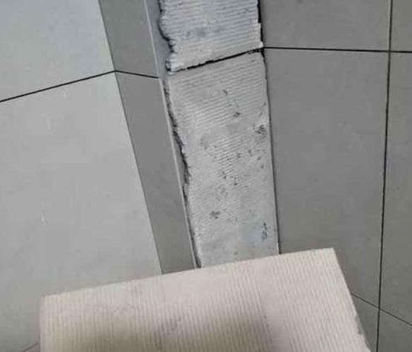 交城瓷砖空鼓维修公司分享下厨房瓷砖脱落的补救措施。